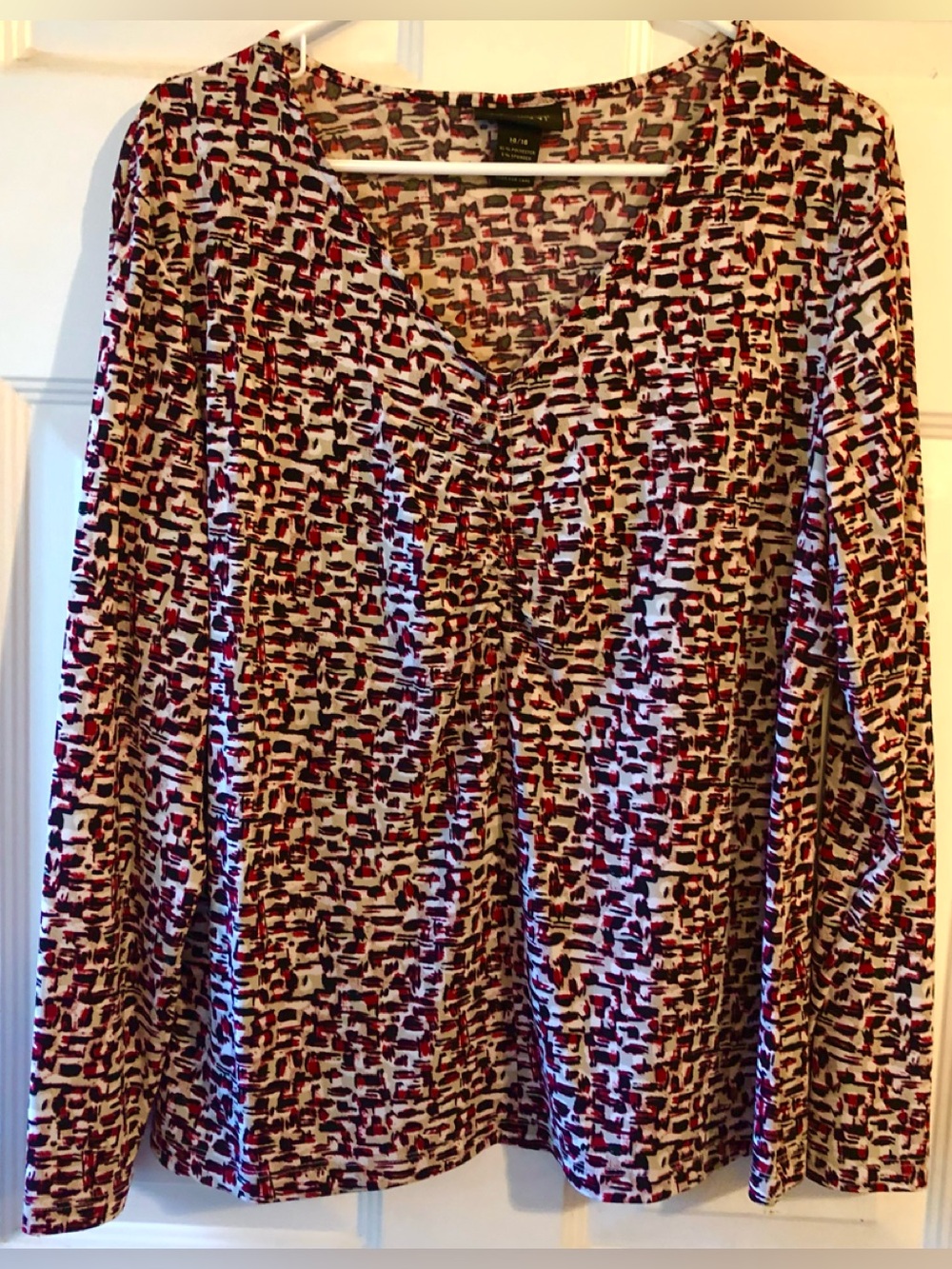 Lane Bryant Red Black Tan Abstract Woven Pattern Long Sleeve Knit Top Size 14-16